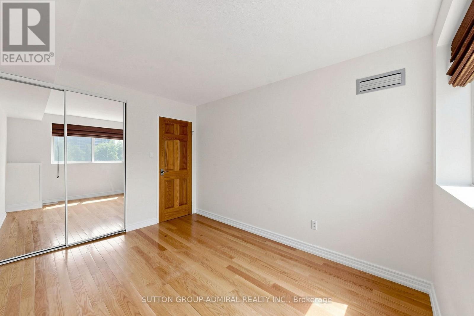 #208 5 WELDRICK ROAD W - 43