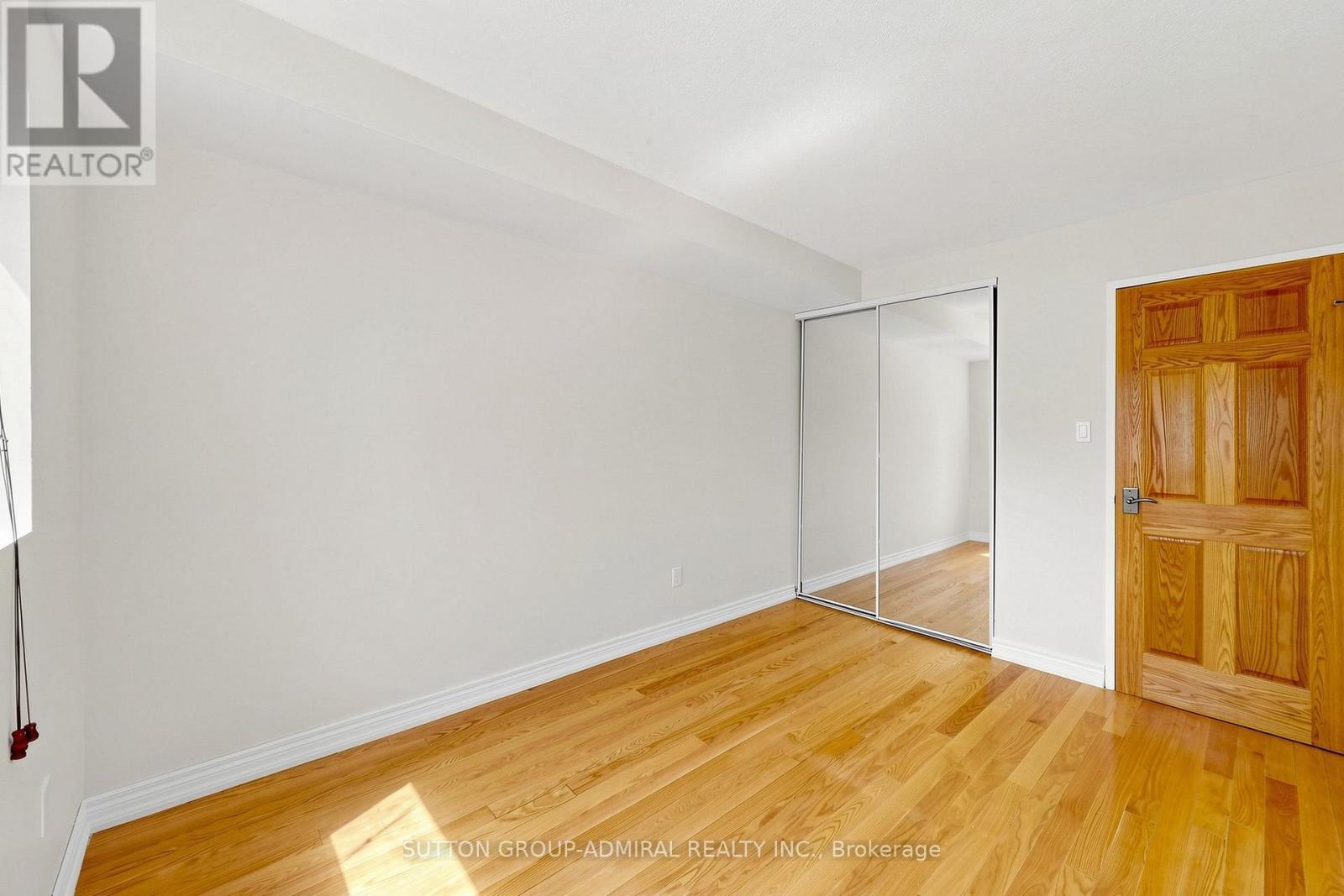 #208 5 WELDRICK ROAD W - 44