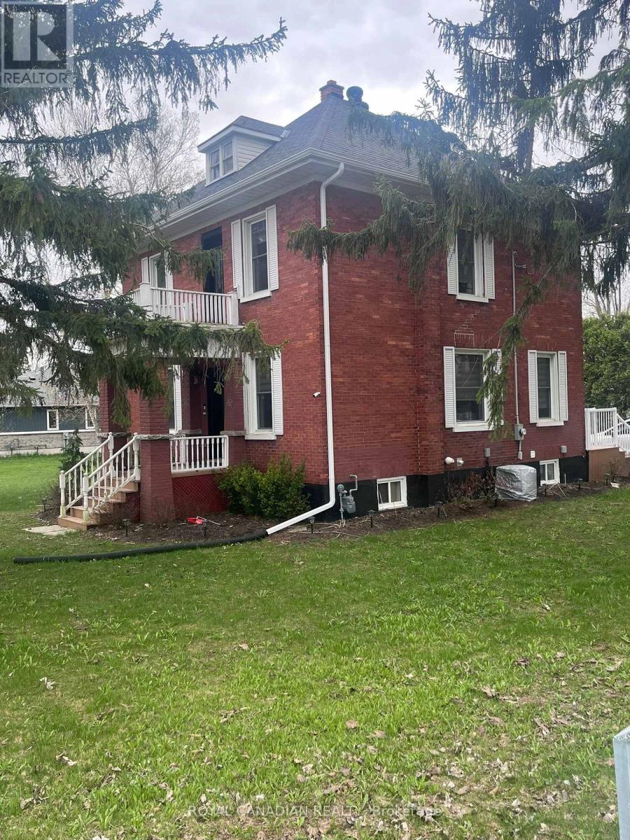131 ELORA STREET N - 1