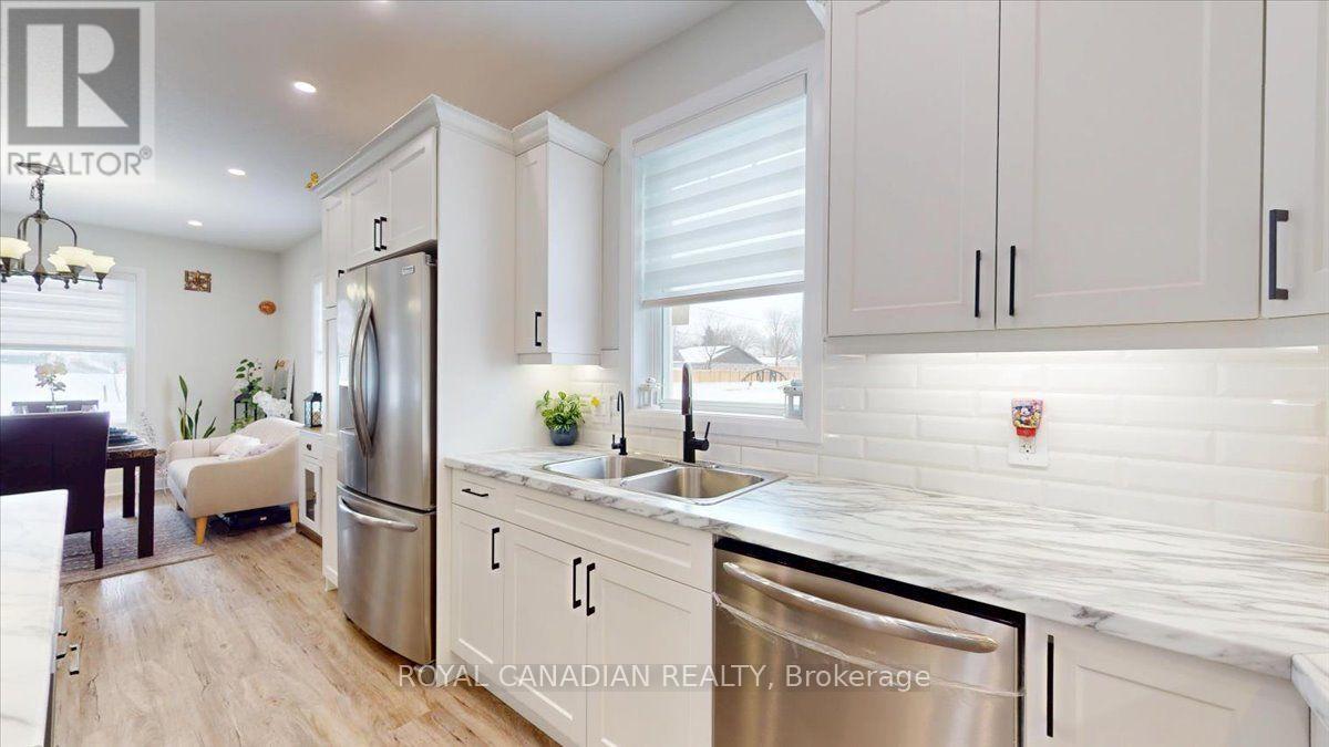 131 ELORA STREET N - 11
