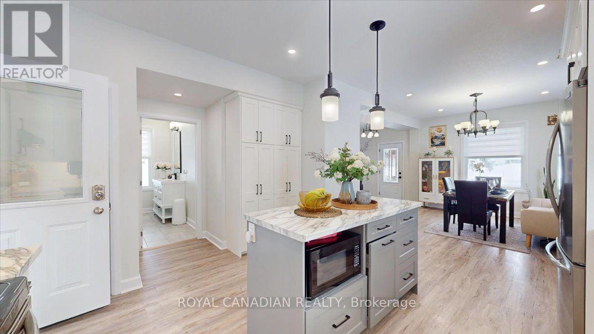 131 ELORA STREET N - 12