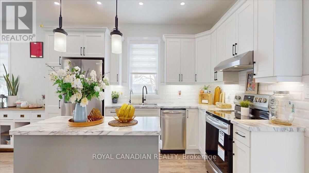 131 ELORA STREET N - 16