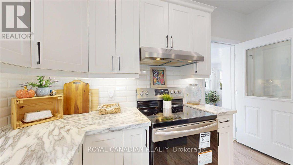 131 ELORA STREET N - 17