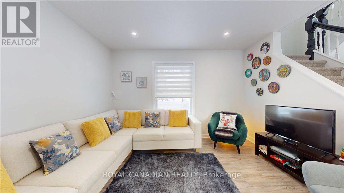 131 ELORA STREET N - 32
