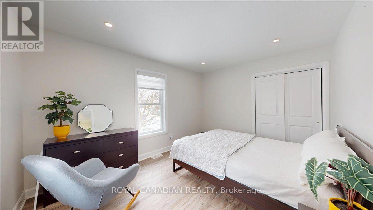 131 ELORA STREET N - 35