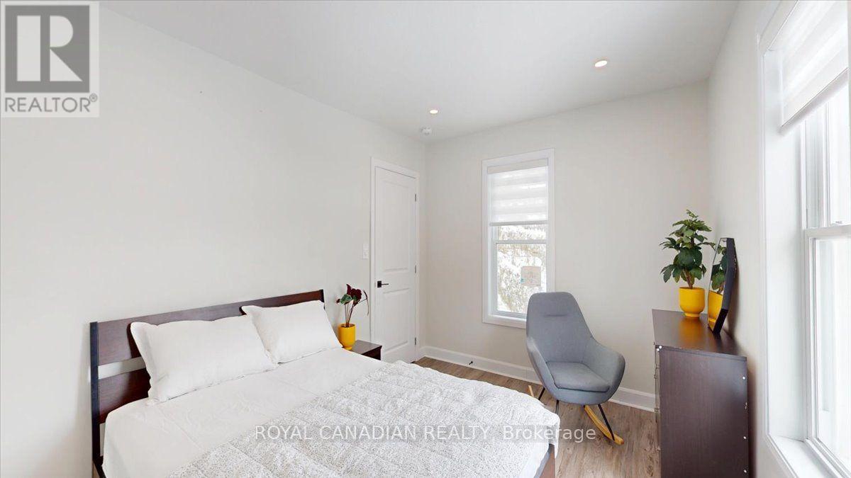 131 ELORA STREET N - 38