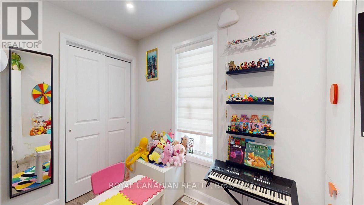 131 ELORA STREET N - 39