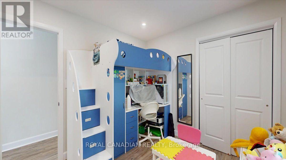 131 ELORA STREET N - 40