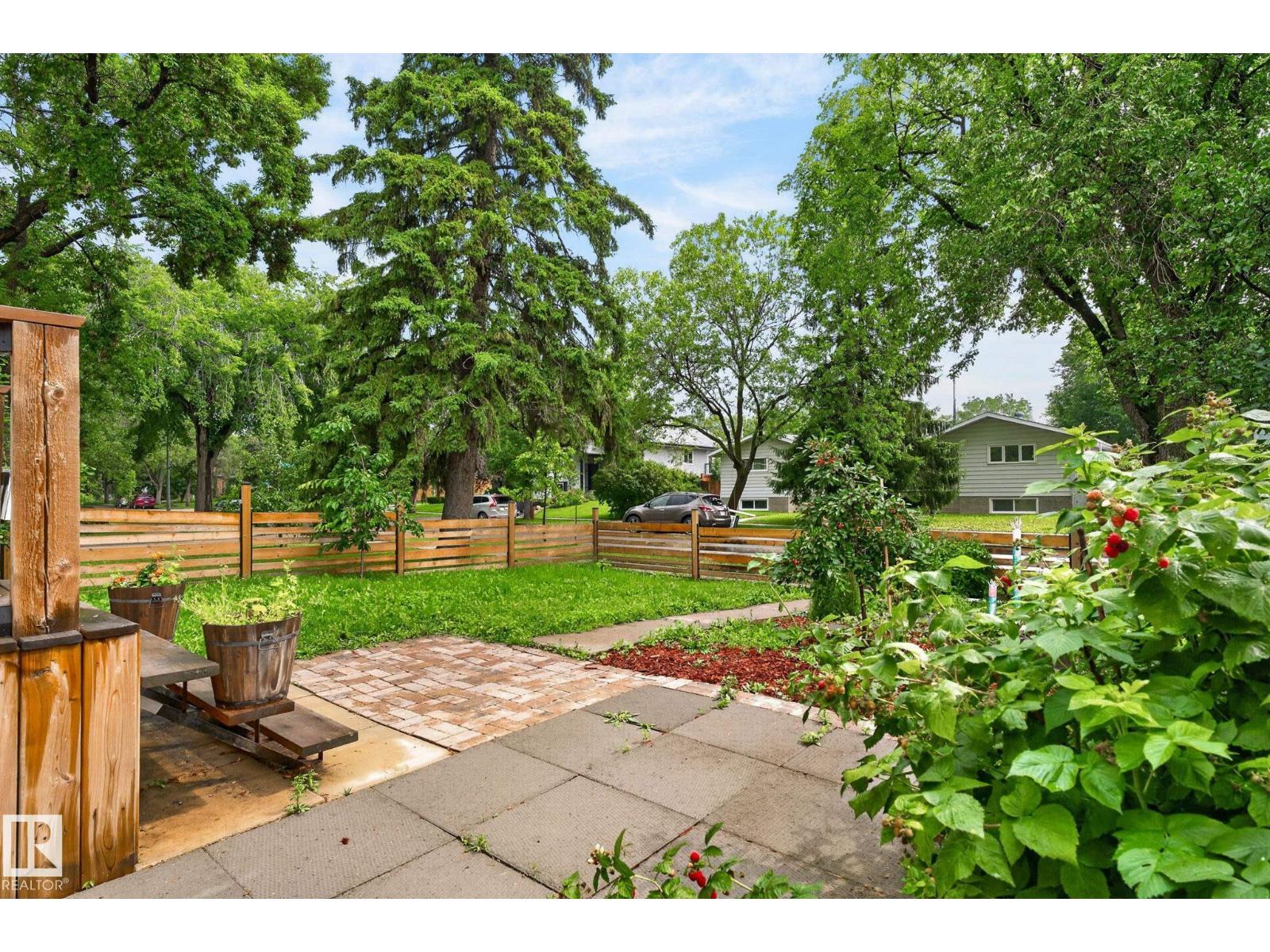 9258 91 ST NW - 50