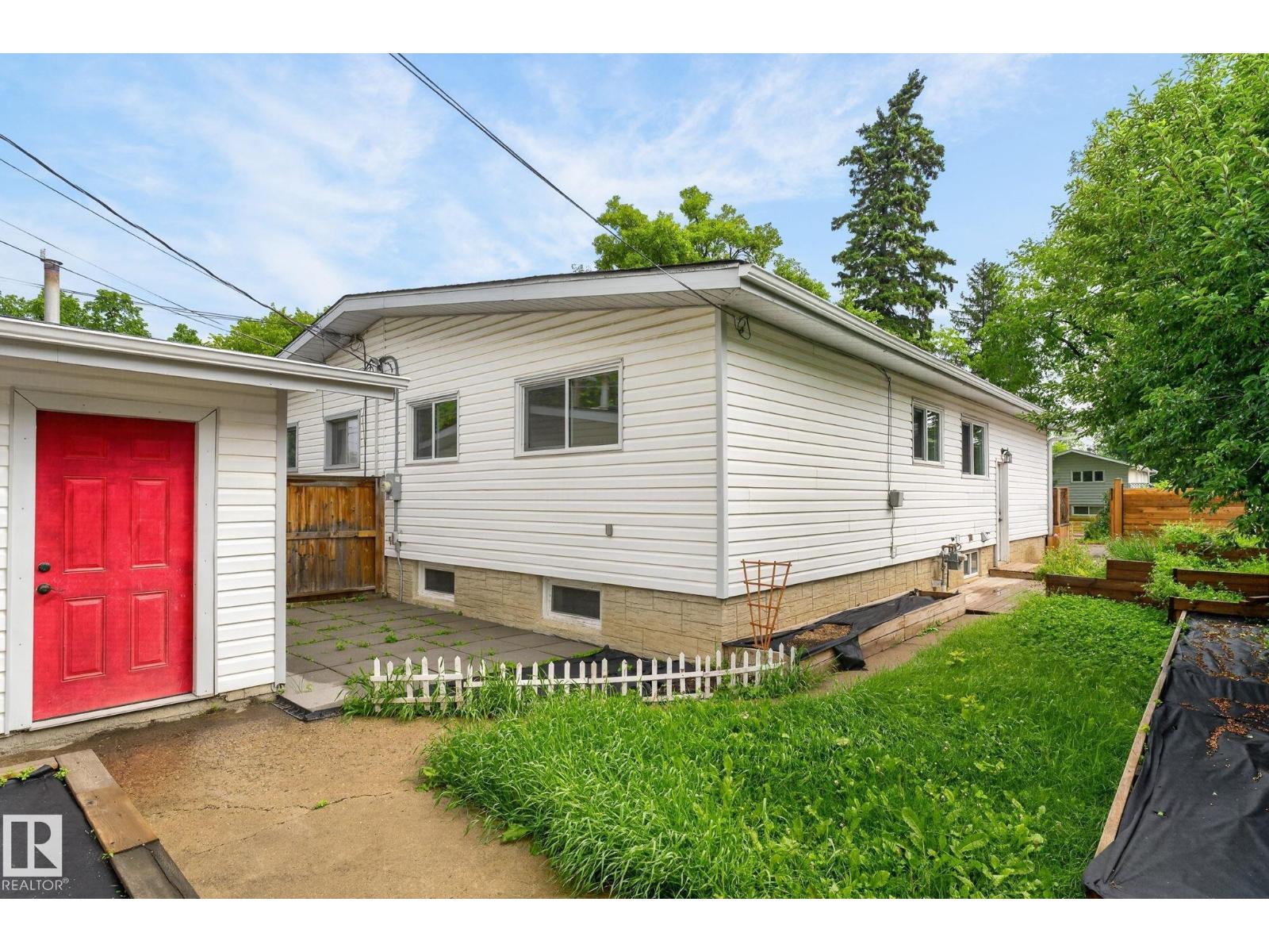 9258 91 ST NW - 56