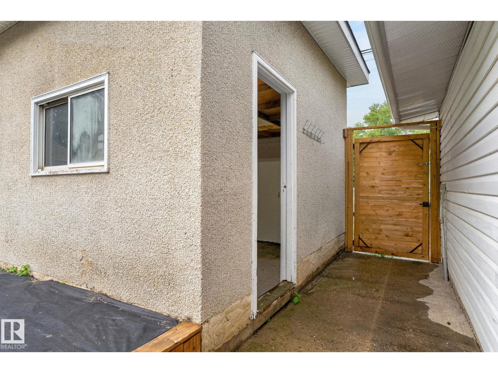 9258 91 ST NW - 57