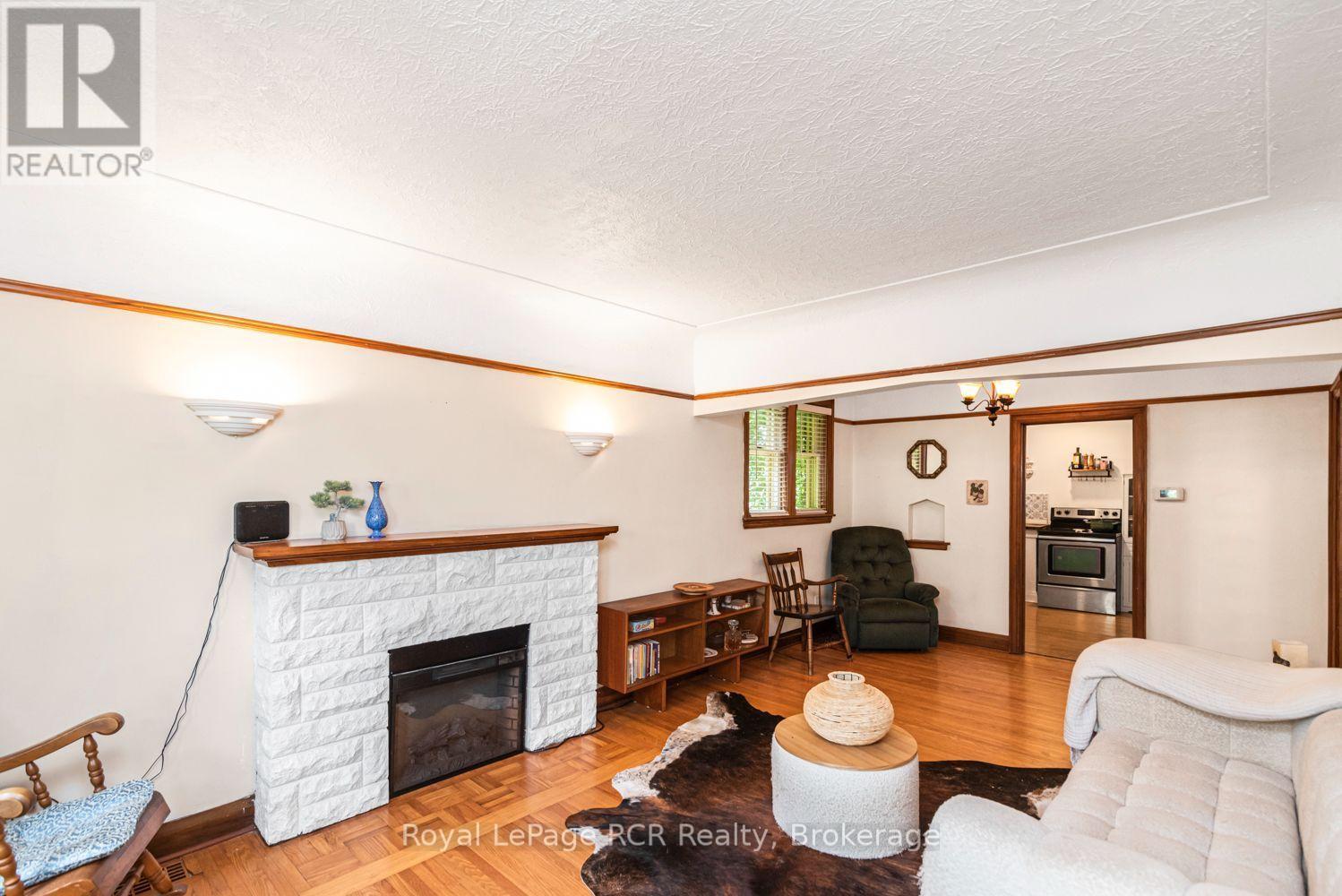 52 CAMERON AVENUE S - 10