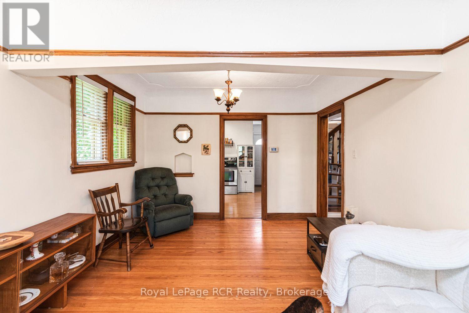 52 CAMERON AVENUE S - 11