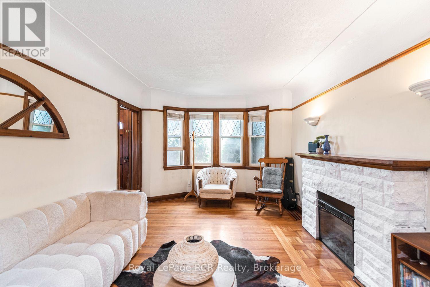 52 CAMERON AVENUE S - 12