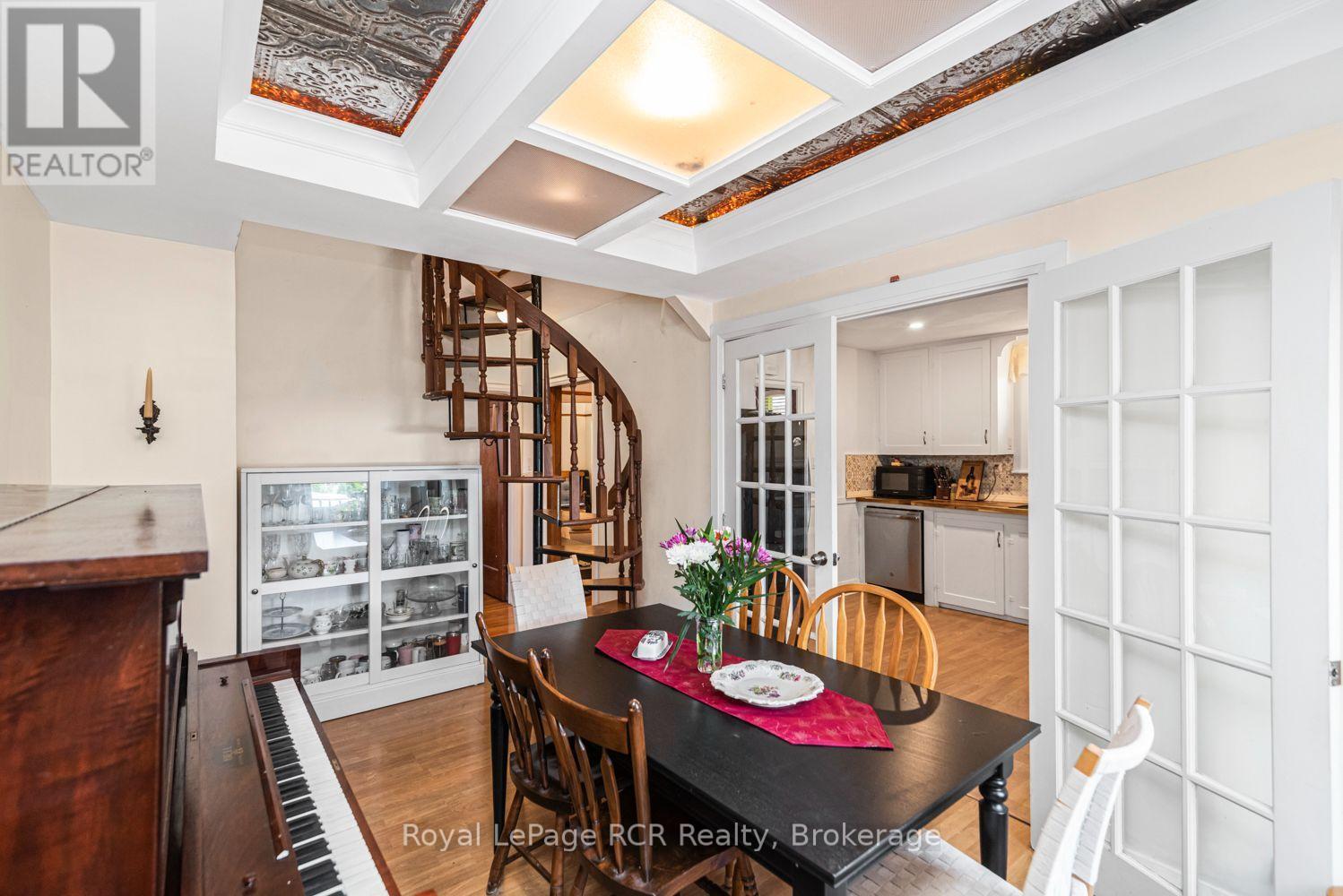 52 CAMERON AVENUE S - 14
