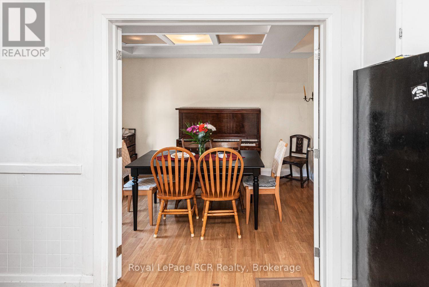 52 CAMERON AVENUE S - 15