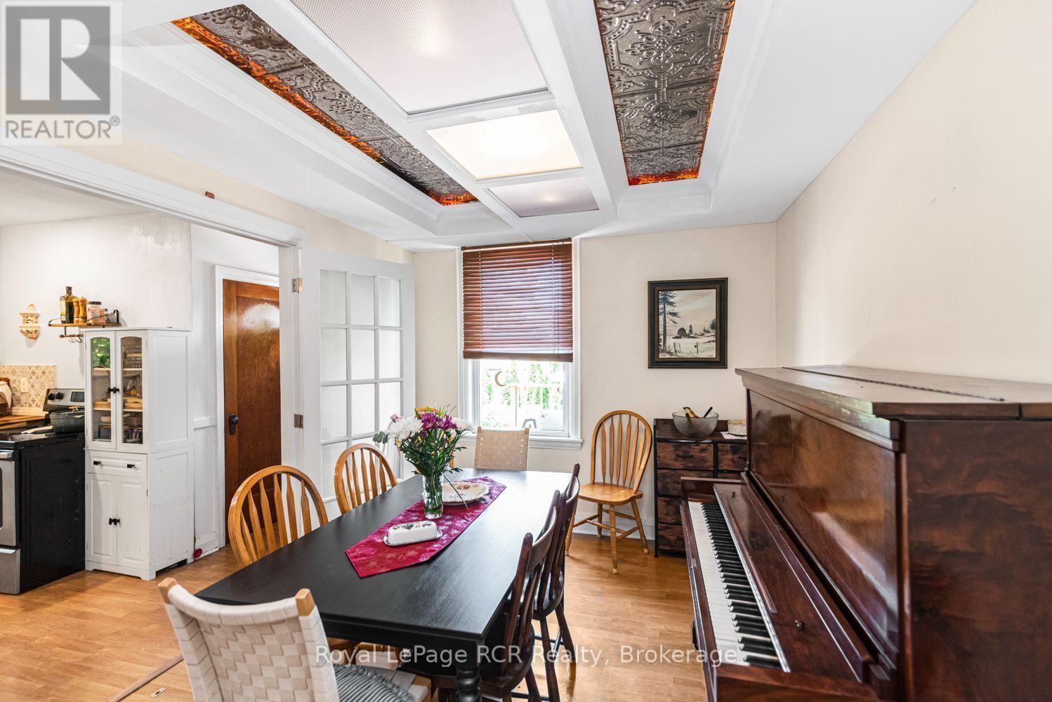 52 CAMERON AVENUE S - 16