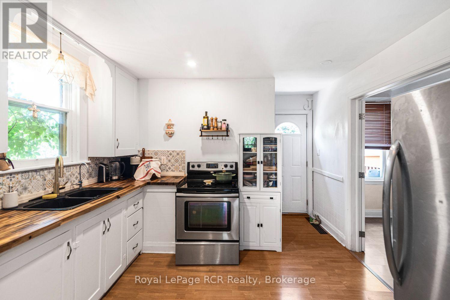 52 CAMERON AVENUE S - 20