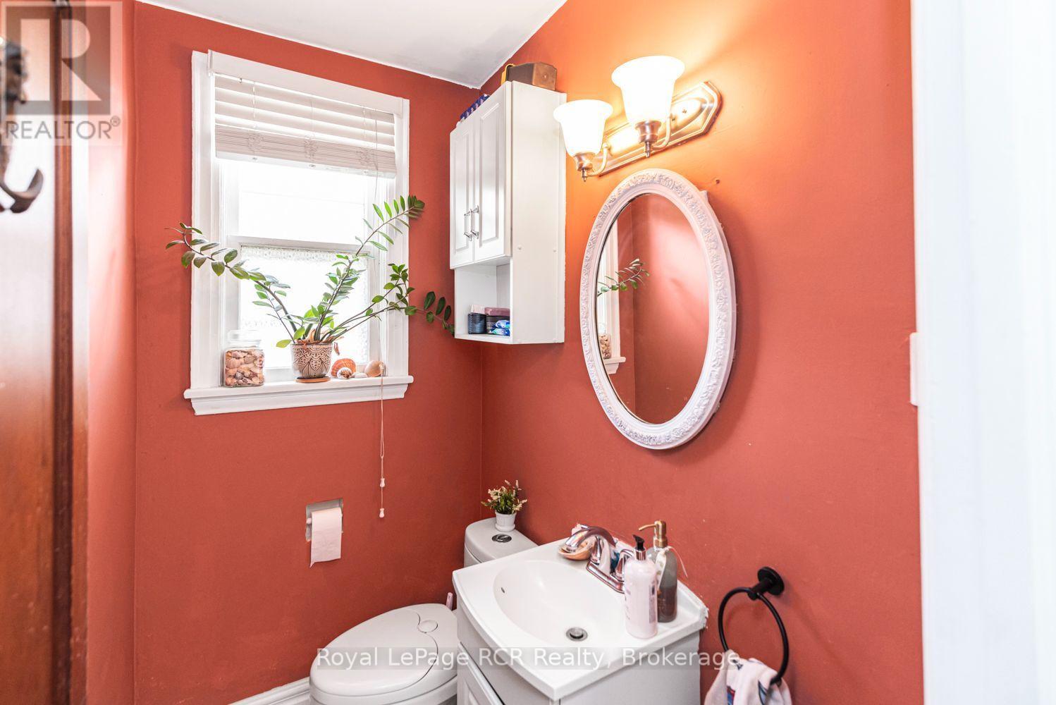 52 CAMERON AVENUE S - 22
