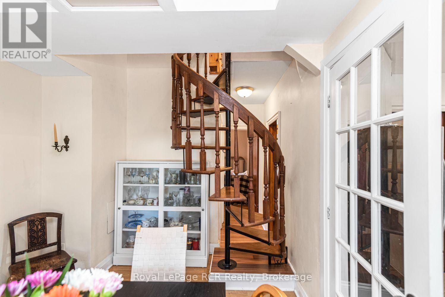 52 CAMERON AVENUE S - 23