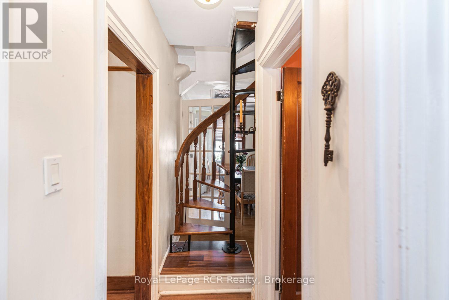 52 CAMERON AVENUE S - 24