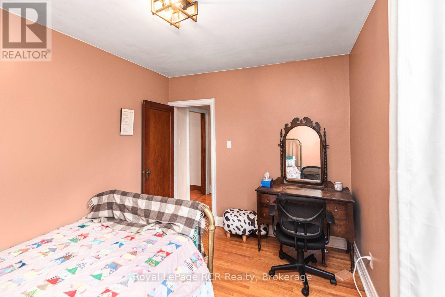 52 CAMERON AVENUE S - 25