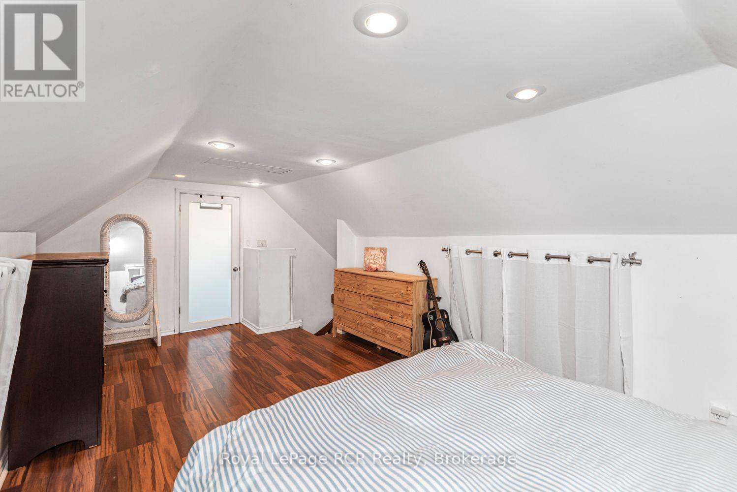 52 CAMERON AVENUE S - 28