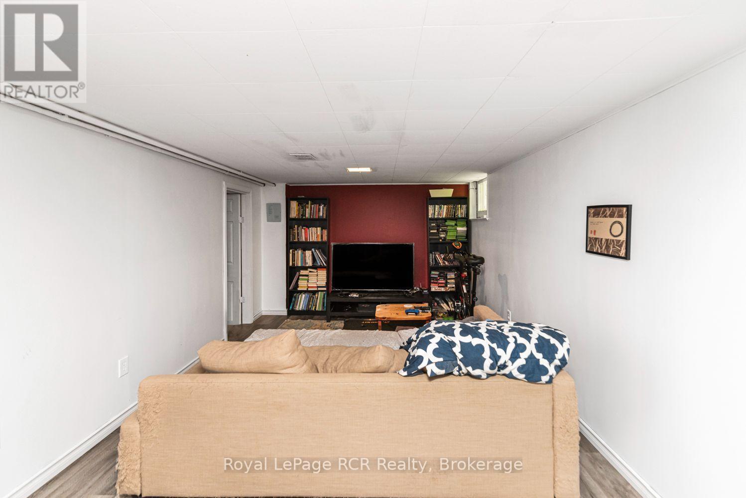 52 CAMERON AVENUE S - 37