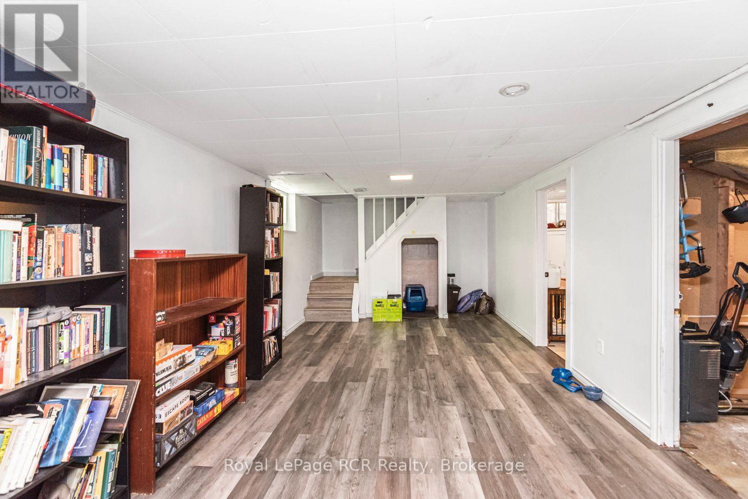 52 CAMERON AVENUE S - 38