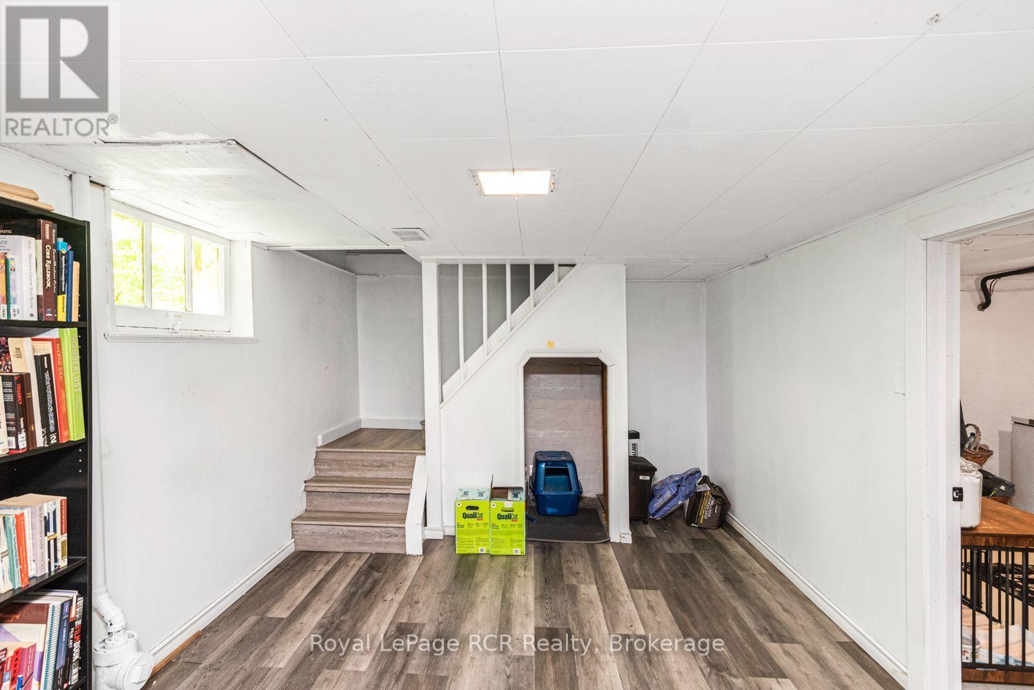52 CAMERON AVENUE S - 39