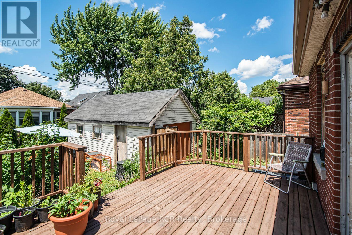 52 CAMERON AVENUE S - 40