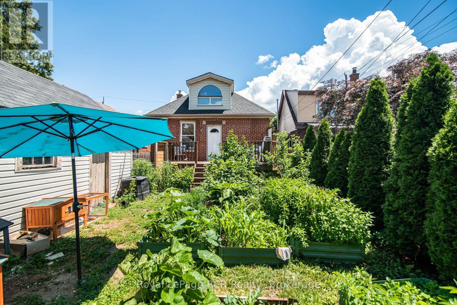 52 CAMERON AVENUE S - 44