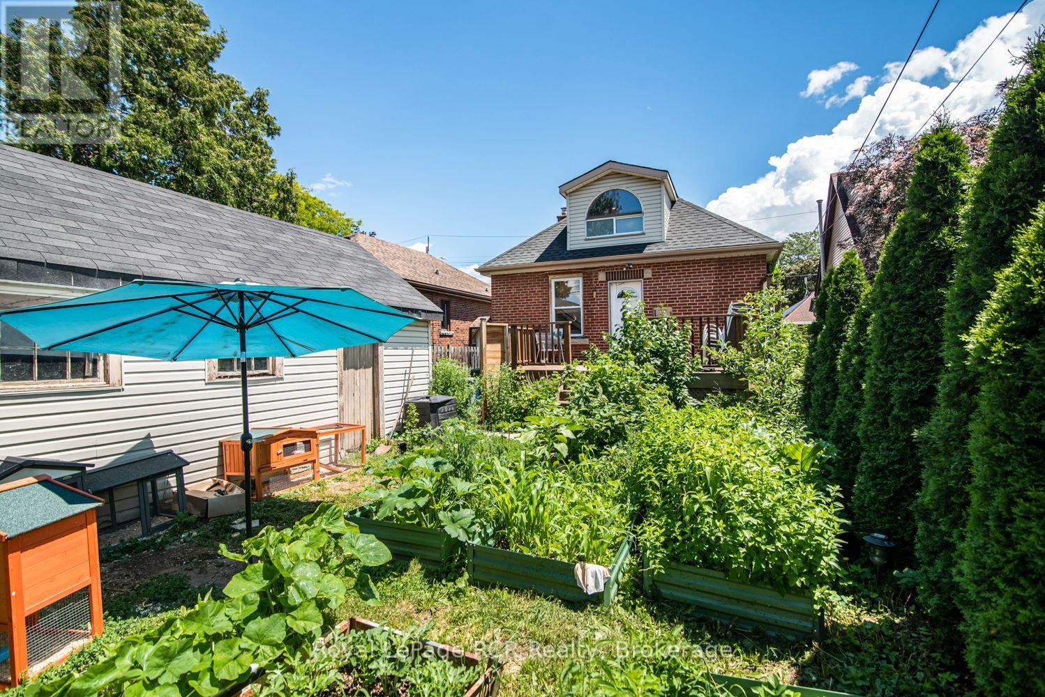 52 CAMERON AVENUE S - 45