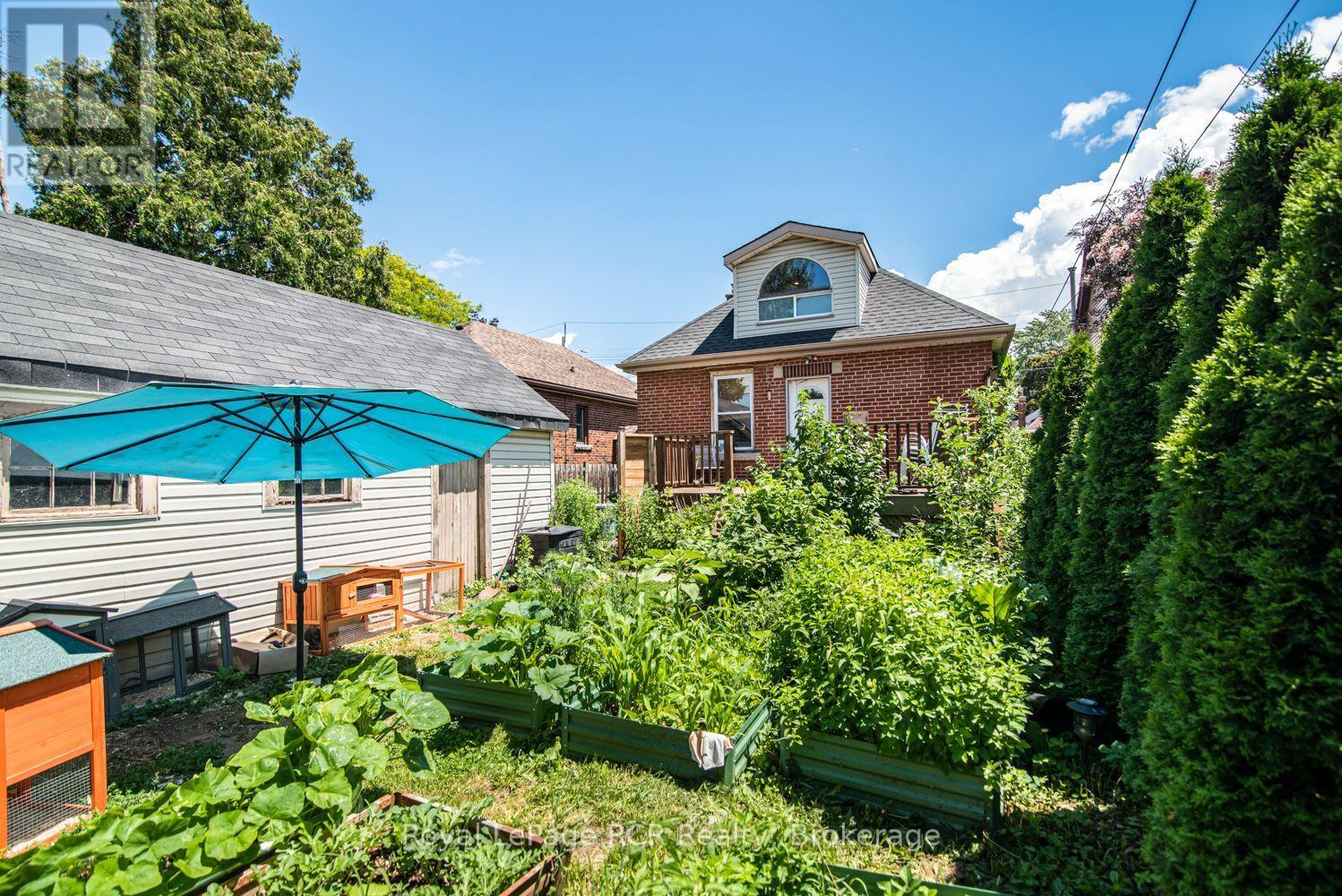 52 CAMERON AVENUE S - 47