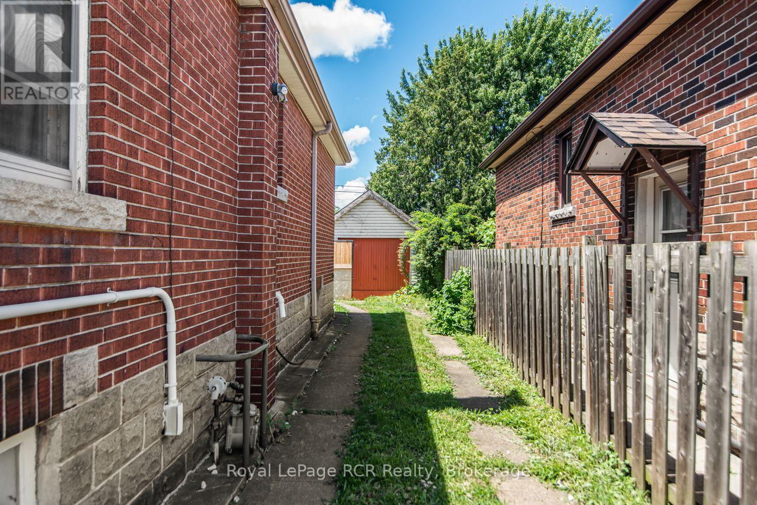 52 CAMERON AVENUE S - 48