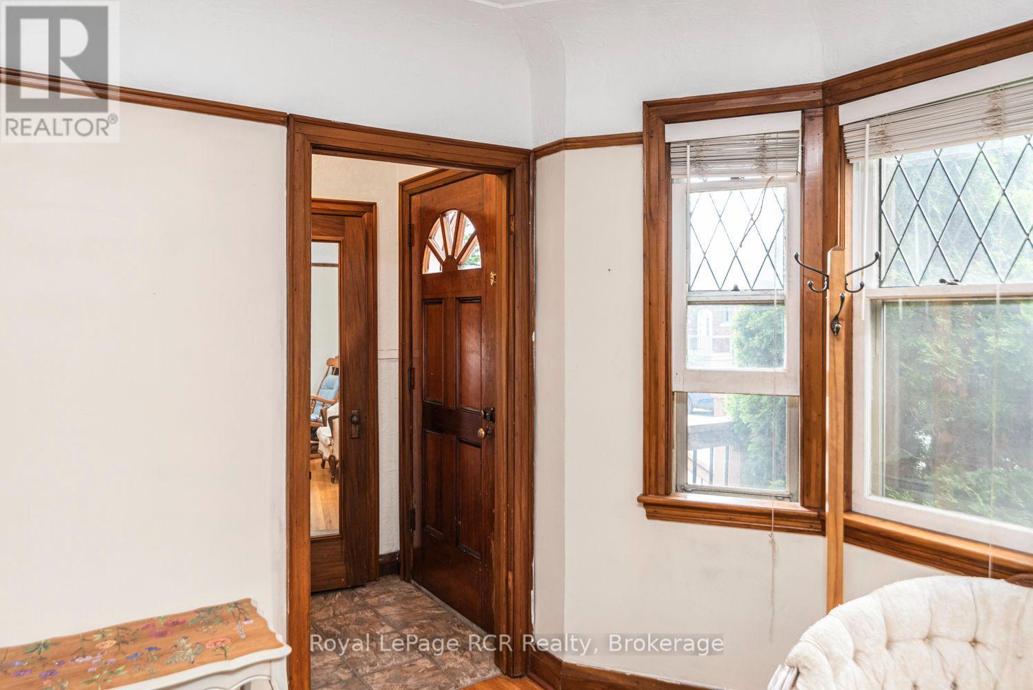 52 CAMERON AVENUE S - 7