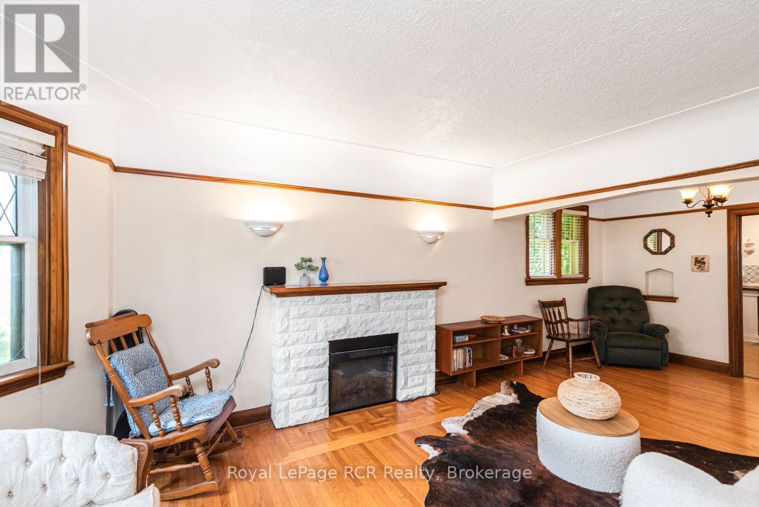 52 CAMERON AVENUE S - 8