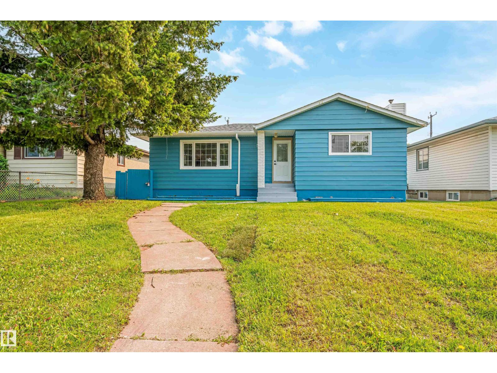 12023 137 AV NW, Kensington, Edmonton photo 1