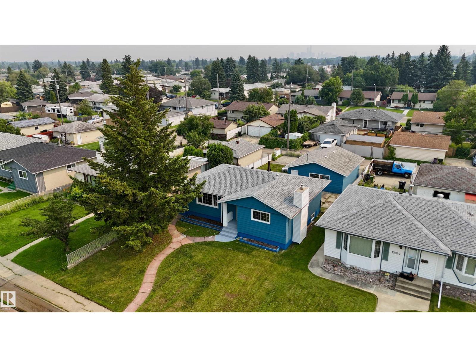 12023 137 AV NW, Kensington, Edmonton photo 2