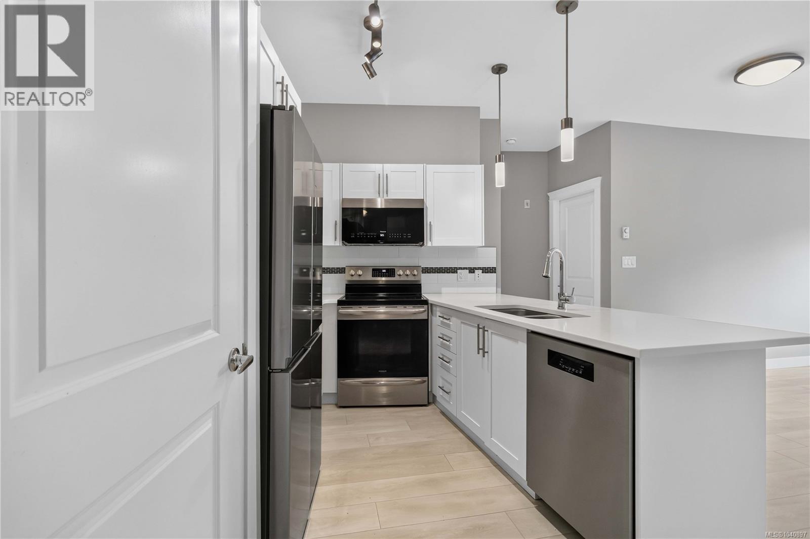 #204 844 Goldstream Ave - Image 12