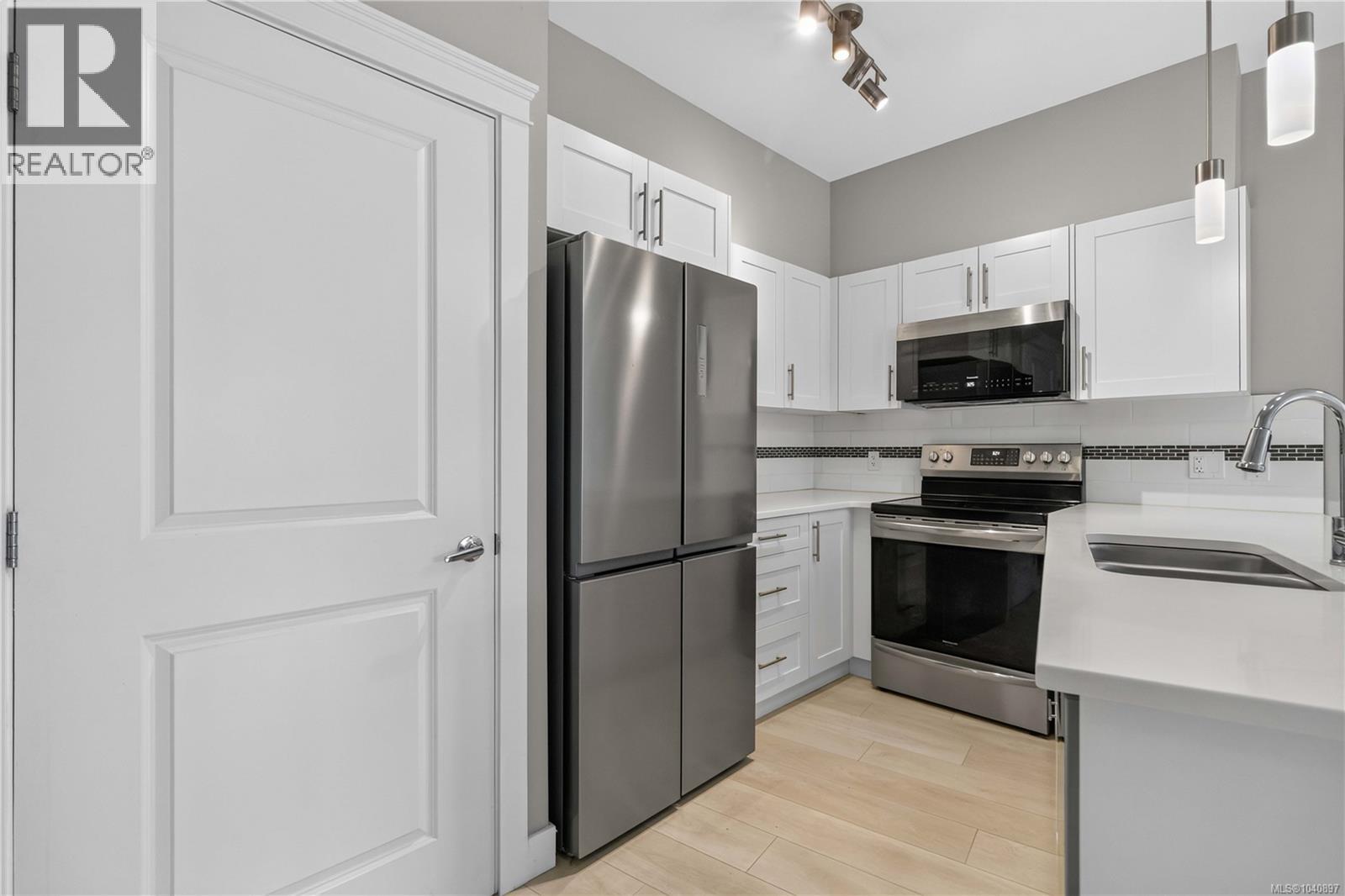 #204 844 Goldstream Ave - Image 11
