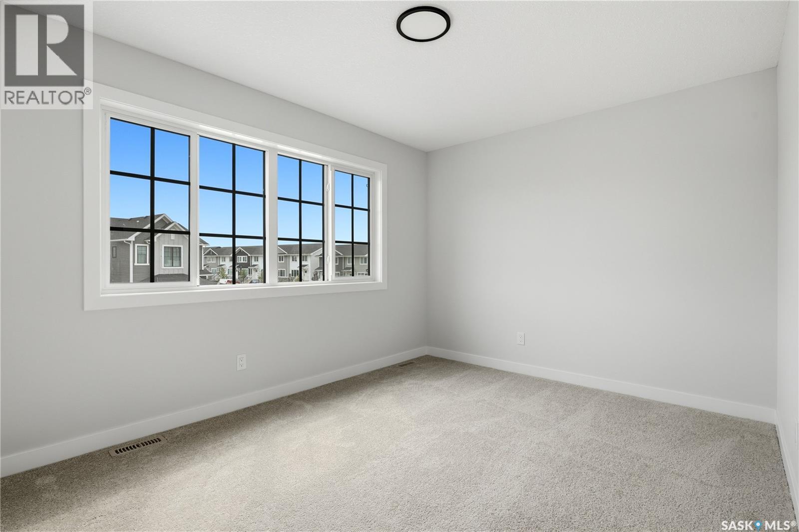 3180 Favel DRIVE - 24