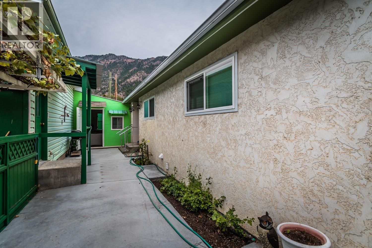 475 Davidson Crescent - 3