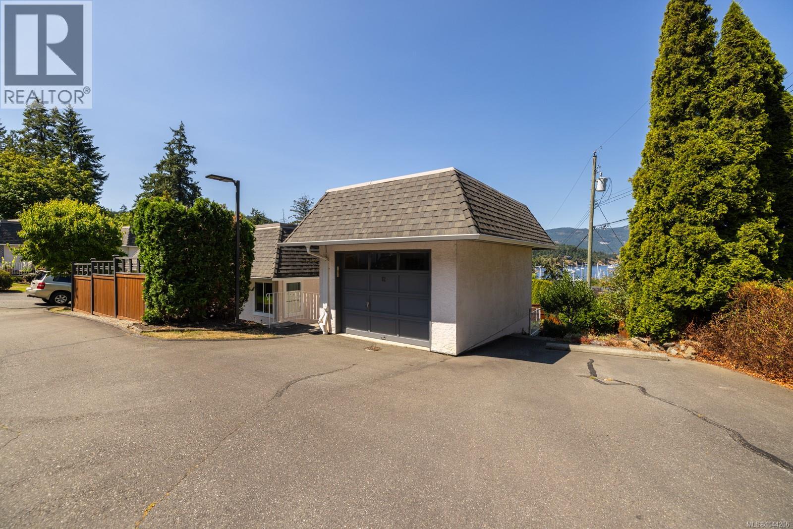 #12 930 Josephine Rd - 33