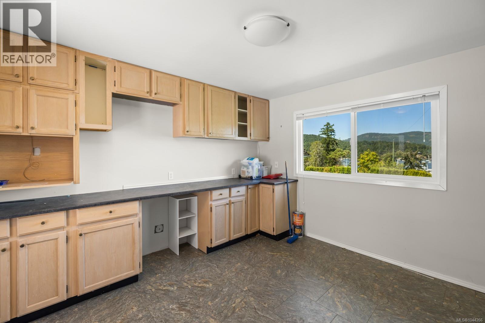#12 930 Josephine Rd - 34