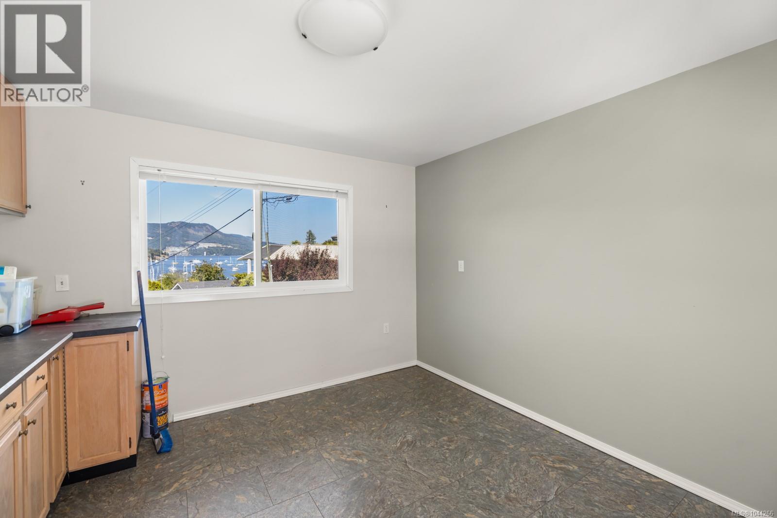 #12 930 Josephine Rd - 35