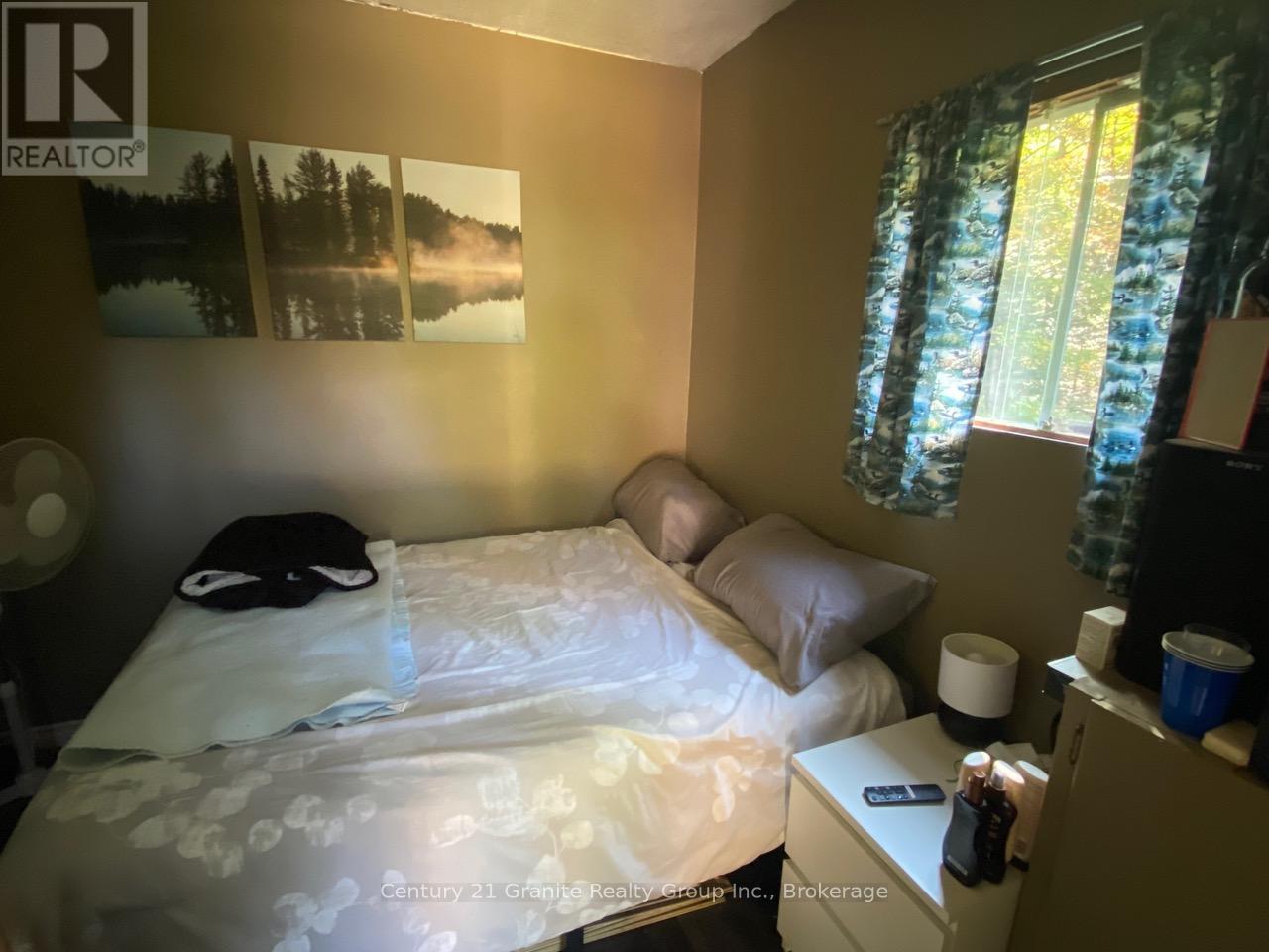 1052 KENSINGTON ROAD - 21