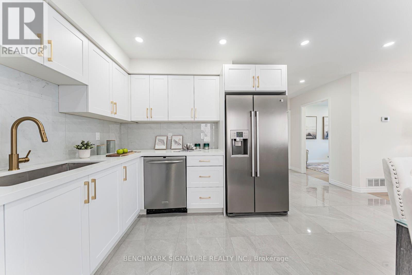 102 HARNESS CIRCLE - 10