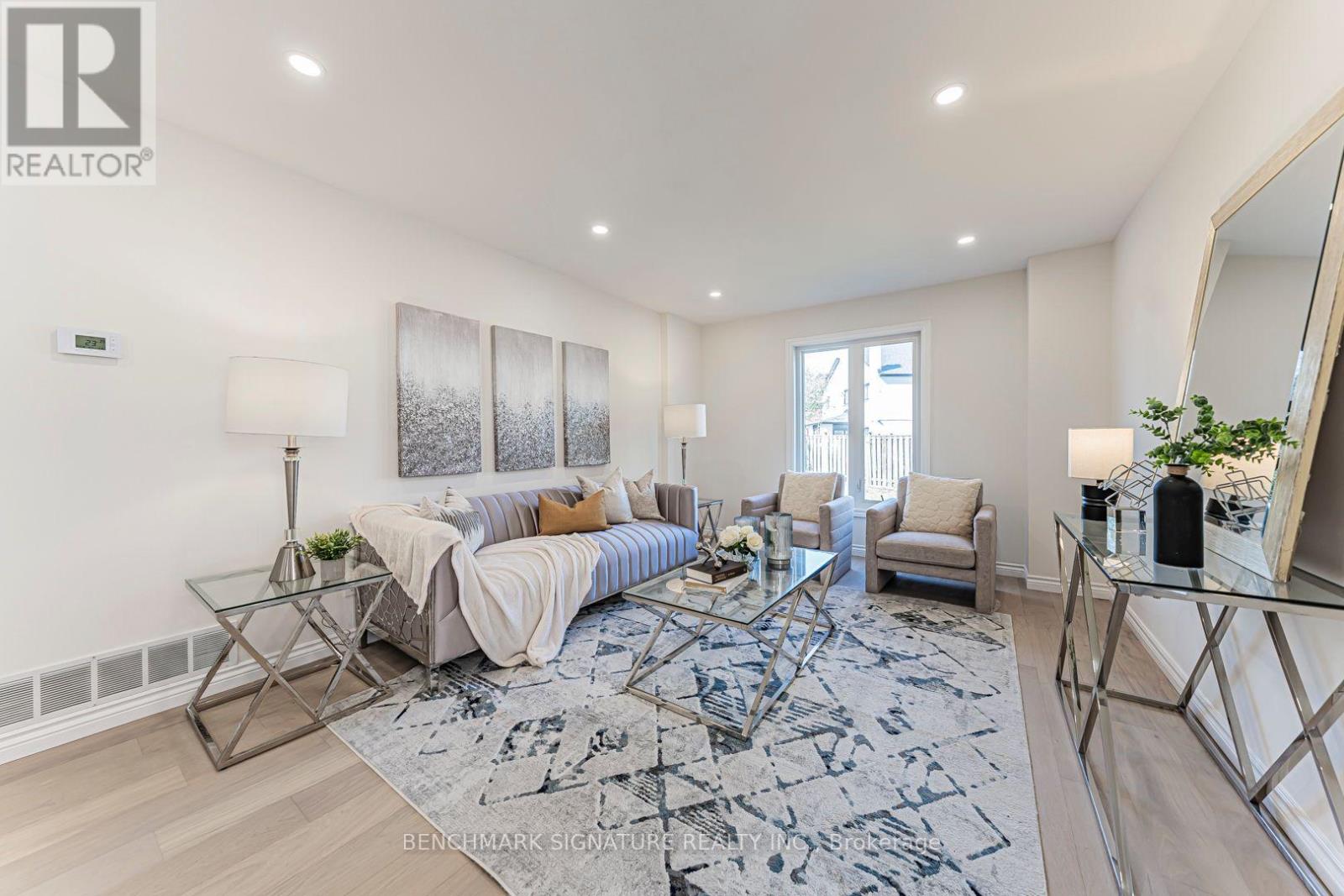102 HARNESS CIRCLE - 11