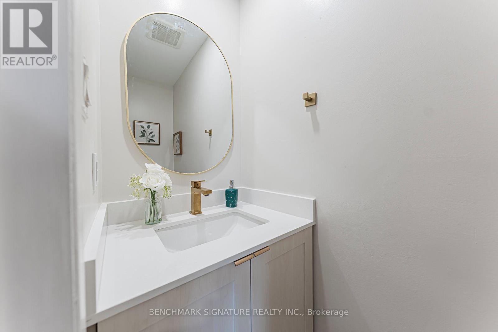 102 HARNESS CIRCLE - 13